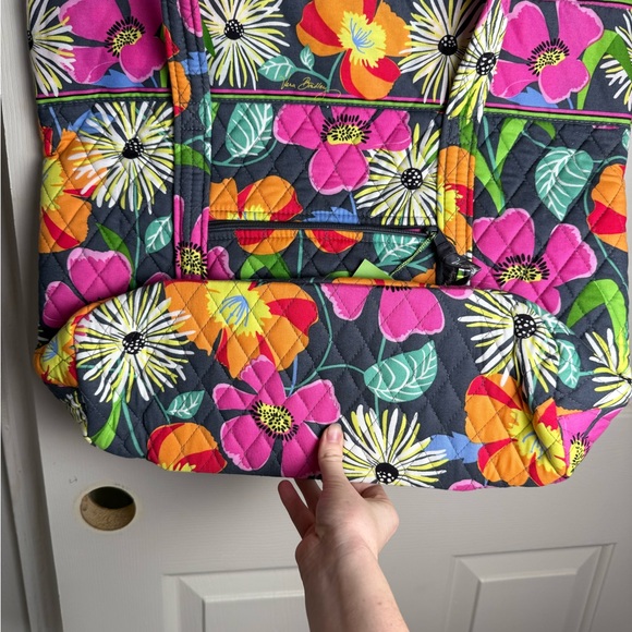 NWT Vera Bradley XL Vera Toggle Tote Jazzy Blooms Retired Pattern Cotton